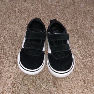 Baby boy vans size 4. (Black/white)